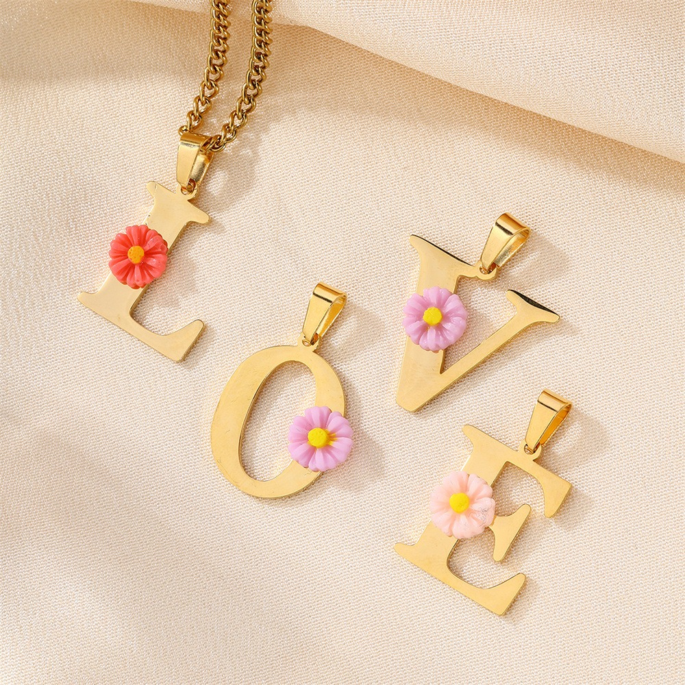 Initial Letter Necklace 18K Gold - Colar Personalizado com Letra Inicial Margarida,