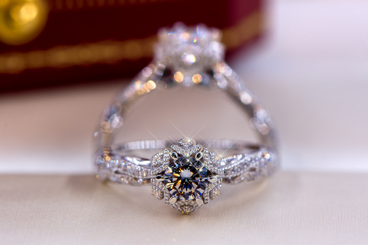 Anel de Prata Esterlina S925 c - Moissanite Engagement Ring 1 Carat avaliação e preço