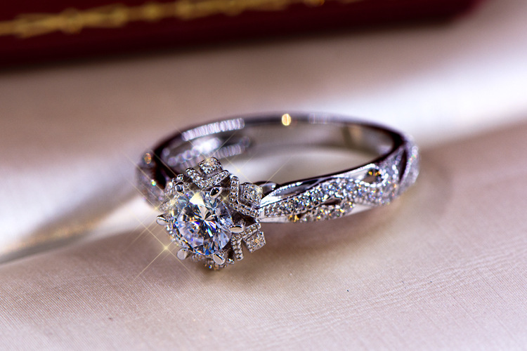 Anel de Prata Esterlina S925 c - Moissanite Engagement Ring 1 Carat avaliação e preço