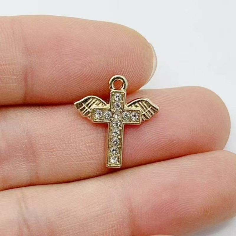 10 peças Pingente de Cruz em L - Cross Pendant Necklace Gold avaliação e preço