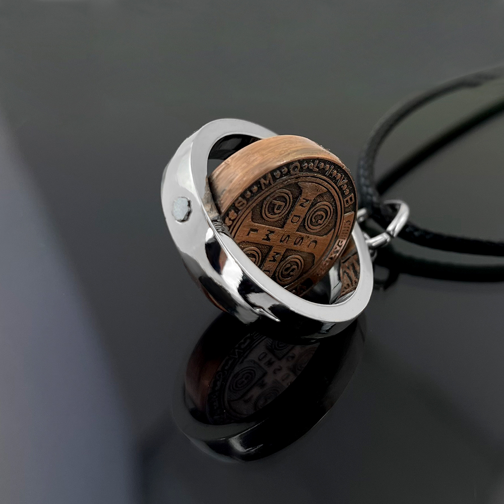 Novo Colar Medalha de São Bent - Necklaces avaliação e preço