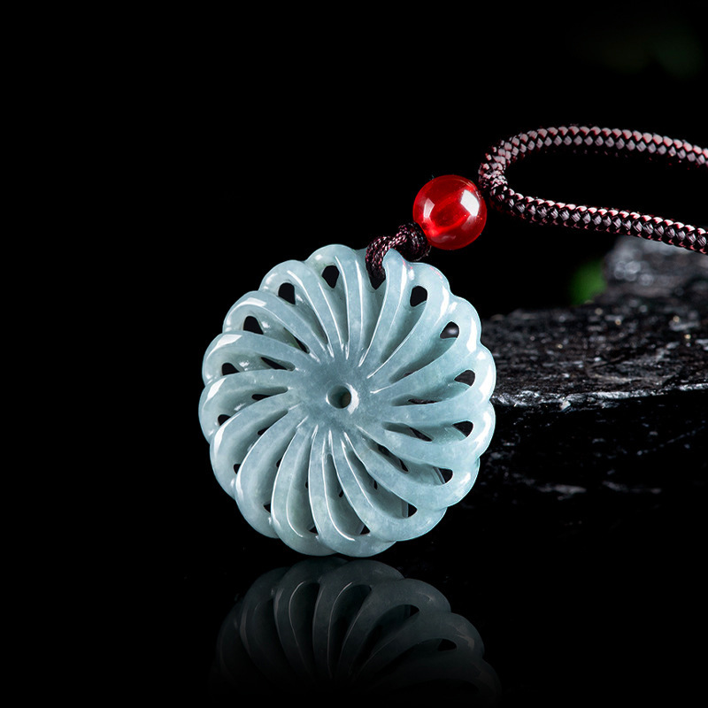 Colar com Pingente de Flor em  - Necklaces avaliação e preço
