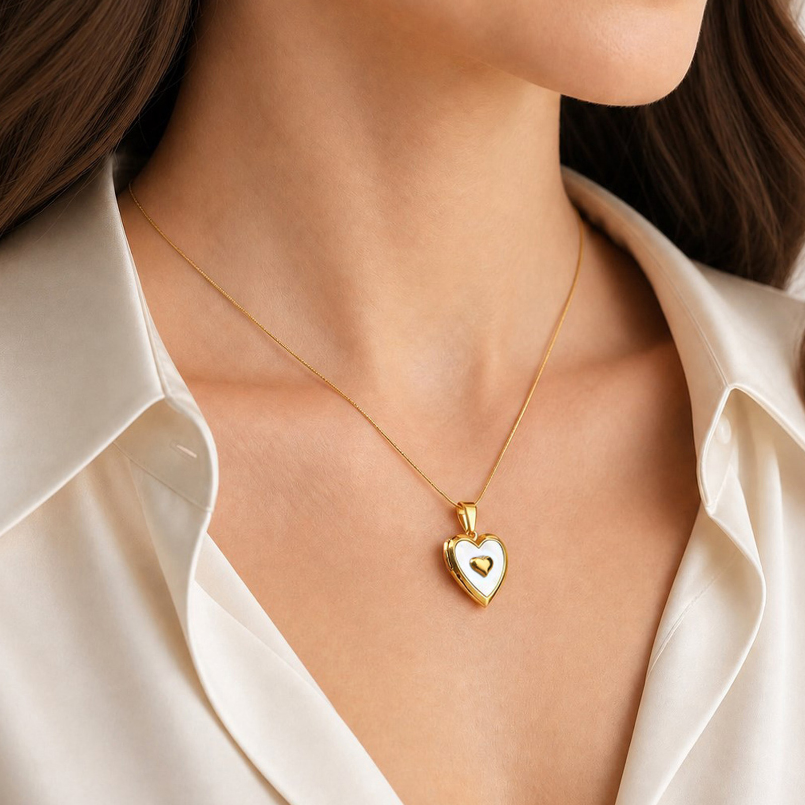 Colar com Medalhão de Coração  - Heart Locket Necklace Photo avaliação e preço